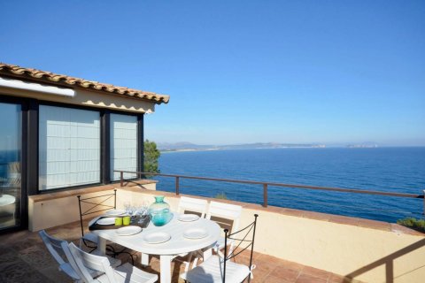Сasa de 4 dormitorios en venta en Begur, Gerona, Cataluña, Spain № 1677 - foto 2