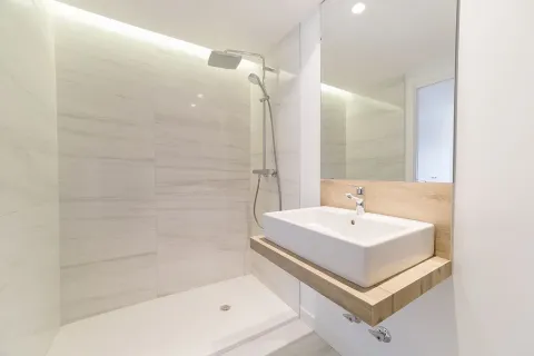 Apartamento de 3 dormitorios en venta en Barcelona, Cataluña, Spain № 1676 - foto 17