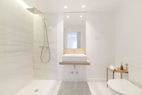 Apartamento de 3 dormitorios en venta en Barcelona, Cataluña, Spain № 1676 - foto 16
