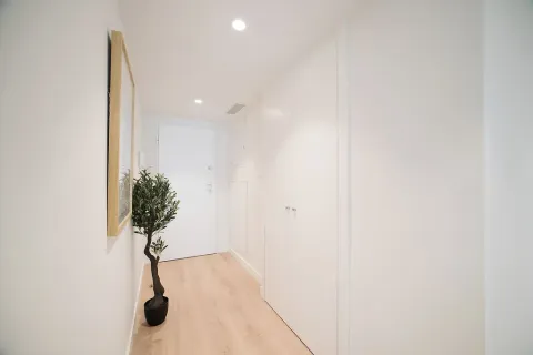 Apartamento de 3 dormitorios en venta en Barcelona, Cataluña, Spain № 1676 - foto 4