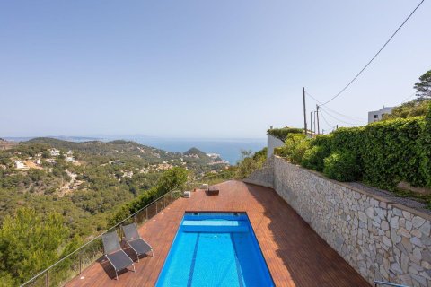 Сasa de 4 dormitorios en venta en Begur, Gerona, Cataluña, Spain № 1680 - foto 2