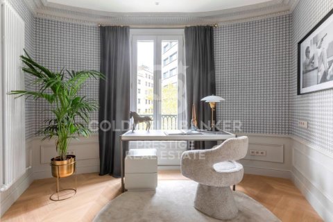 4 bedrooms apartment for sale in Barcelona, Catalonia, Spain № 5744 - photo 17