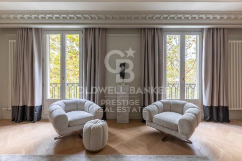 4 bedrooms apartment for sale in Barcelona, Catalonia, Spain № 5744 - photo 2