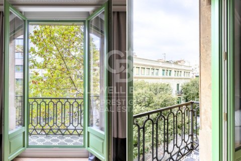 4 bedrooms apartment for sale in Barcelona, Catalonia, Spain № 5744 - photo 3