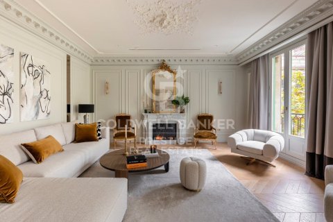 4 bedrooms apartment for sale in Barcelona, Catalonia, Spain № 5744
