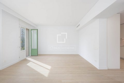 Купить квартиру в Барселона, Испания с 5 спален, 134м², № 8663 - фото 3