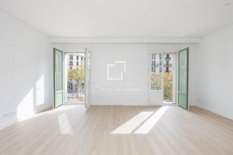 5 bedrooms apartment for sale in Barcelona, Catalonia, Spain № 8663