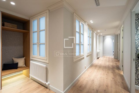 4 bedrooms apartment for sale in Barcelona, Catalonia, Spain № 4149 - photo 15