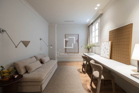 4 bedrooms apartment for sale in Barcelona, Catalonia, Spain № 4149 - photo 22