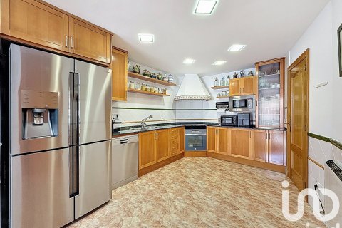 Сasa de 5 dormitorios en venta en Pineda de Mar, Barcelona, Cataluña, Spain № 4871 - foto 6