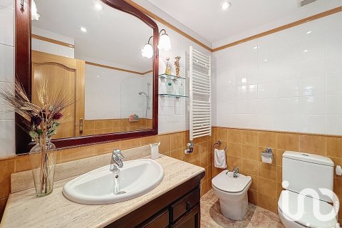 Сasa de 5 dormitorios en venta en Pineda de Mar, Barcelona, Cataluña, Spain № 4871 - foto 24