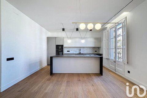 4 bedrooms apartment for sale in Barcelona, Catalonia, Spain № 4914 - photo 3