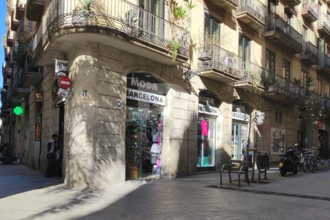 85 sq.m. retail store for sale in Ciutat Vella, Barcelona, Catalonia, Spain № 4589