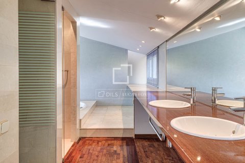5 bedrooms villa for rent in Sant Just Desvern, Barcelona, Catalonia, Spain № 8628 - photo 15
