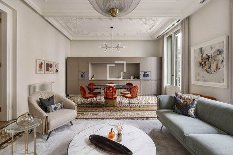Снять в аренду квартиру в Барселона, Испания с 3 спальни, 170м², № 8626 - фото 2