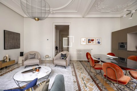 Снять в аренду квартиру в Барселона, Испания с 3 спальни, 170м², № 8626 - фото 13