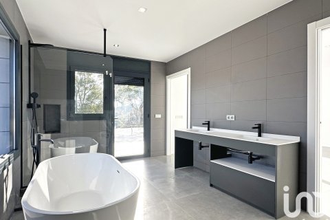 5 bedrooms house for sale in Sant Esteve Sesrovires, Barcelona, Catalonia, Spain № 7575 - photo 11