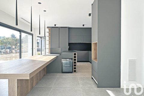 5 bedrooms house for sale in Sant Esteve Sesrovires, Barcelona, Catalonia, Spain № 7575 - photo 3