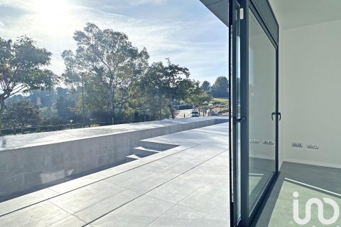 5 bedrooms house for sale in Sant Esteve Sesrovires, Barcelona, Catalonia, Spain № 7575 - photo 13