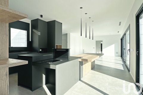 5 bedrooms house for sale in Sant Esteve Sesrovires, Barcelona, Catalonia, Spain № 7575 - photo 6