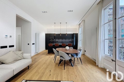 Apartamento de 3 dormitorios en venta en Barcelona, Cataluña, Spain № 7573