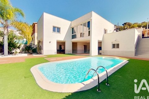 4 bedrooms house for rent in Roda de Berà, Tarragona, Catalonia, Spain № 7577