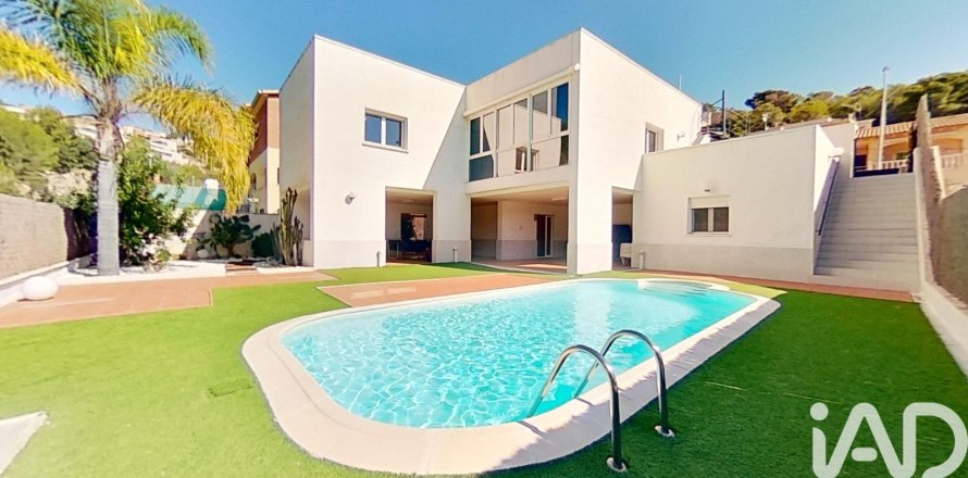 4 bedrooms house for rent in Roda de Berà, Tarragona, Catalonia, Spain № 7577