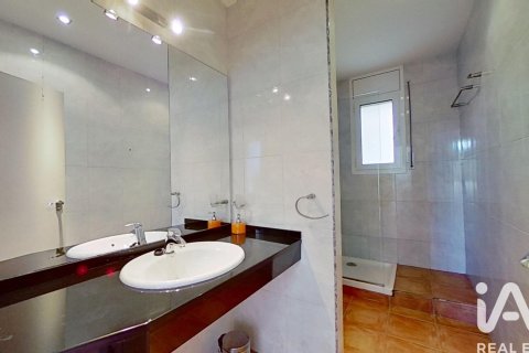 4 bedrooms house for rent in Roda de Berà, Tarragona, Catalonia, Spain № 7577 - photo 24