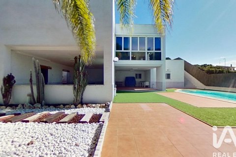 4 bedrooms house for rent in Roda de Berà, Tarragona, Catalonia, Spain № 7577 - photo 4