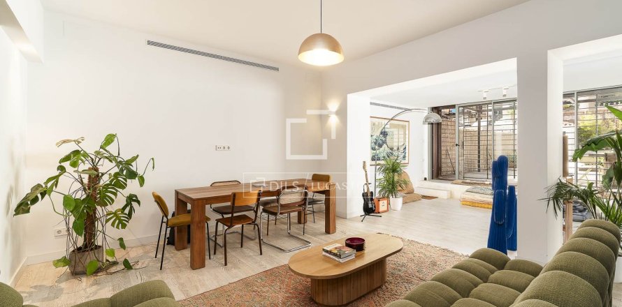 3 bedrooms apartment for sale in Barcelona, Catalonia, Spain № 3971