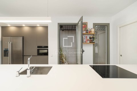 3 bedrooms apartment for sale in Barcelona, Catalonia, Spain № 3971 - photo 15