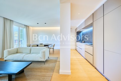 Apartamento de 2 dormitorios en venta en Barcelona, Cataluña, Spain № 2855 - foto 3
