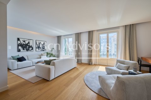 2 chambres apartment à vendre à Barcelona, Catalonia, Spain № 2852 - photo 3