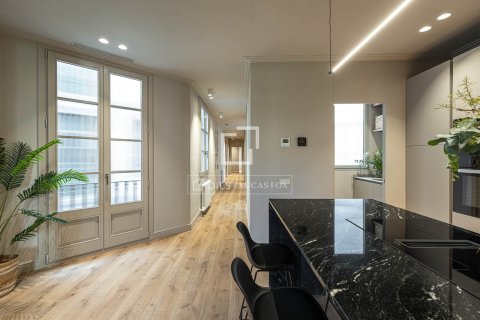 4 bedrooms apartment for sale in Barcelona, Catalonia, Spain № 8788 - photo 14