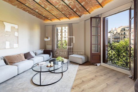 4 bedrooms apartment for sale in Barcelona, Catalonia, Spain № 8788 - photo 2