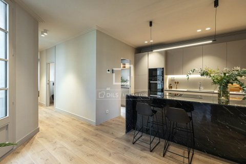 4 bedrooms apartment for sale in Barcelona, Catalonia, Spain № 8788 - photo 10