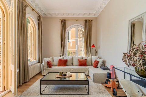 3 bedrooms apartment for sale in Barcelona, Catalonia, Spain № 8790 - photo 2