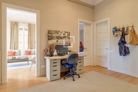 3 bedrooms apartment for sale in Barcelona, Catalonia, Spain № 8790 - photo 5