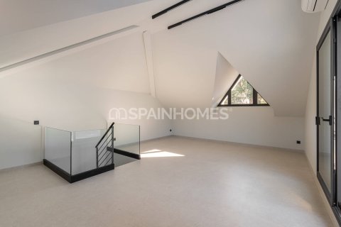 Купить виллу в Кастельдефельс, Испания с 7 комнат, 264м², № 6568 - фото 24
