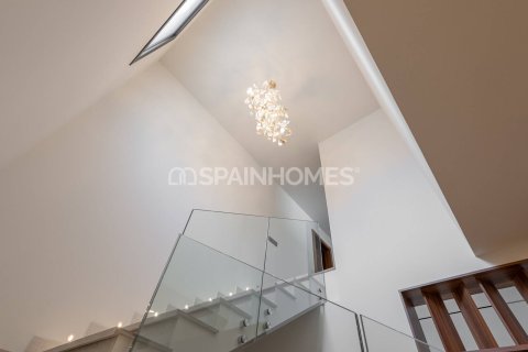 Купить виллу в Кастельдефельс, Испания с 7 комнат, 264м², № 6568 - фото 30