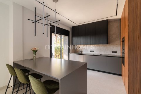 Купить виллу в Кастельдефельс, Испания с 7 комнат, 264м², № 6568 - фото 15