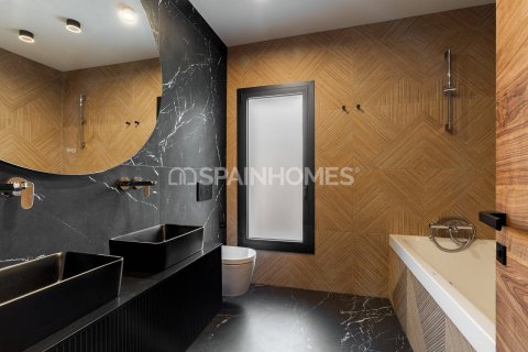 Купить виллу в Кастельдефельс, Испания с 7 комнат, 264м², № 6568 - фото 28