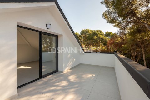 Купить виллу в Кастельдефельс, Испания с 7 комнат, 264м², № 6568 - фото 5