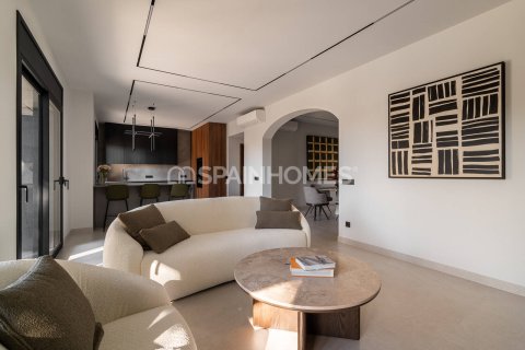 Купить виллу в Кастельдефельс, Испания с 7 комнат, 264м², № 6568 - фото 9