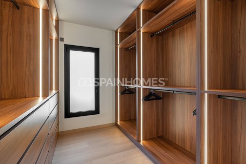 Купить виллу в Кастельдефельс, Испания с 7 комнат, 264м², № 6568 - фото 26
