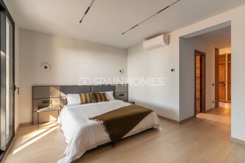 Купить виллу в Кастельдефельс, Испания с 7 комнат, 264м², № 6568 - фото 20