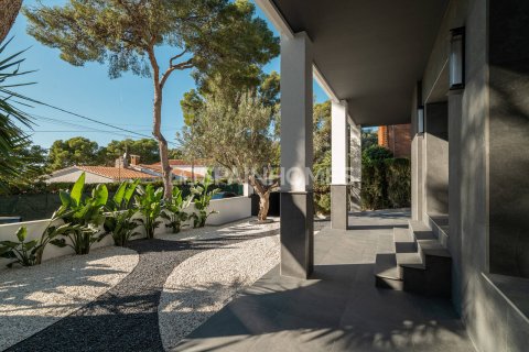 Купить виллу в Кастельдефельс, Испания с 7 комнат, 264м², № 6568 - фото 8