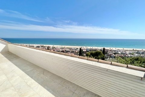 Купить дом в Кастельдефельс, Испания с 8 комнат, 723м², № 6571 - фото 6