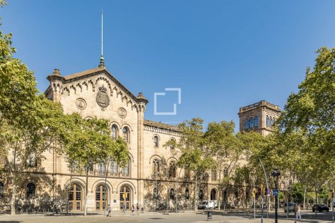 2 bedrooms apartment for sale in Barcelona, Catalonia, Spain № 9009 - photo 12