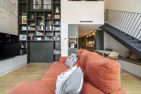 Apartamento de 3 dormitorios en venta en Barcelona, Cataluña, Spain № 9012 - foto 2